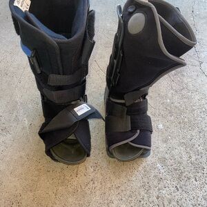 Advantage Foot Ankle Walker Medical Boot Walking Cast Foot Fracture Brace Medium